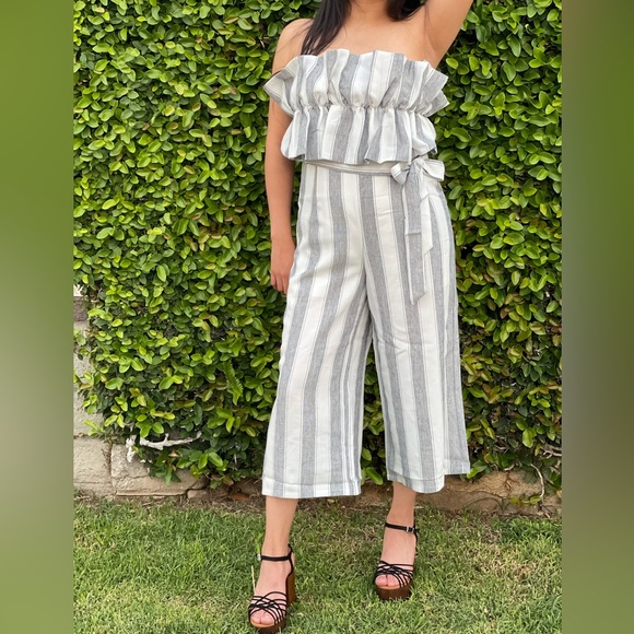 Striped Ruffled Romper - Picture 5 of 6